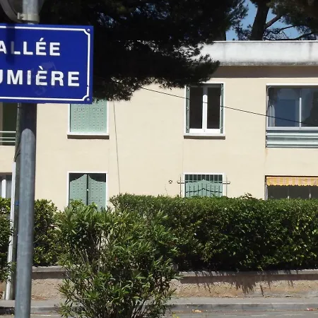 Les Loggias Apartment *