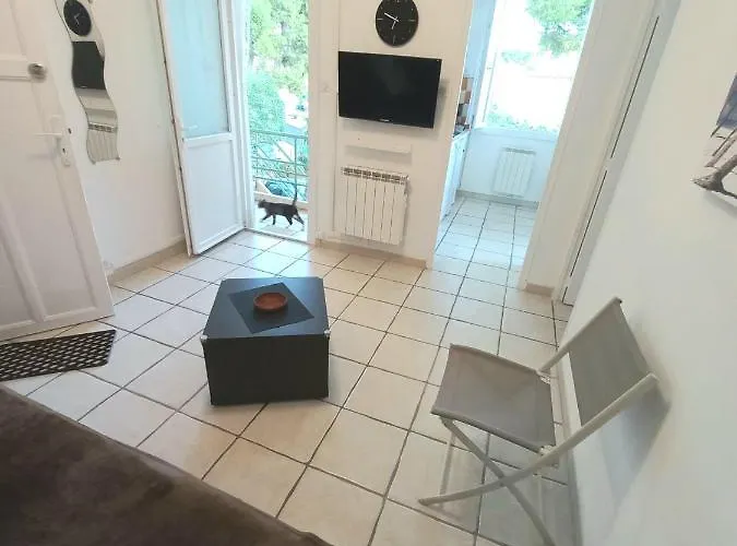 Les Loggias Apartment